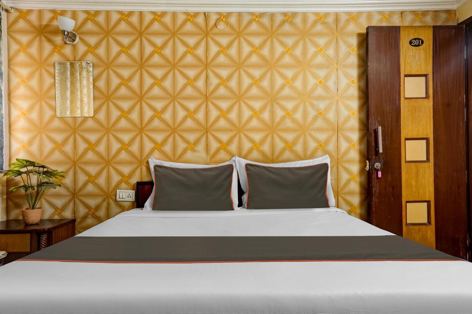 Hotel Galaxy Residency Kalyani Nagar Púna Kültér fotó